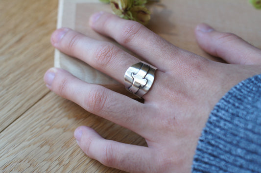 Anillo con águila de plata de primera ley para amantes de la naturaleza.